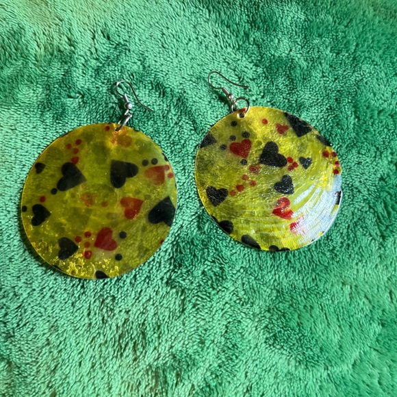 Boho Shell Earrings - Picture 2 of 3